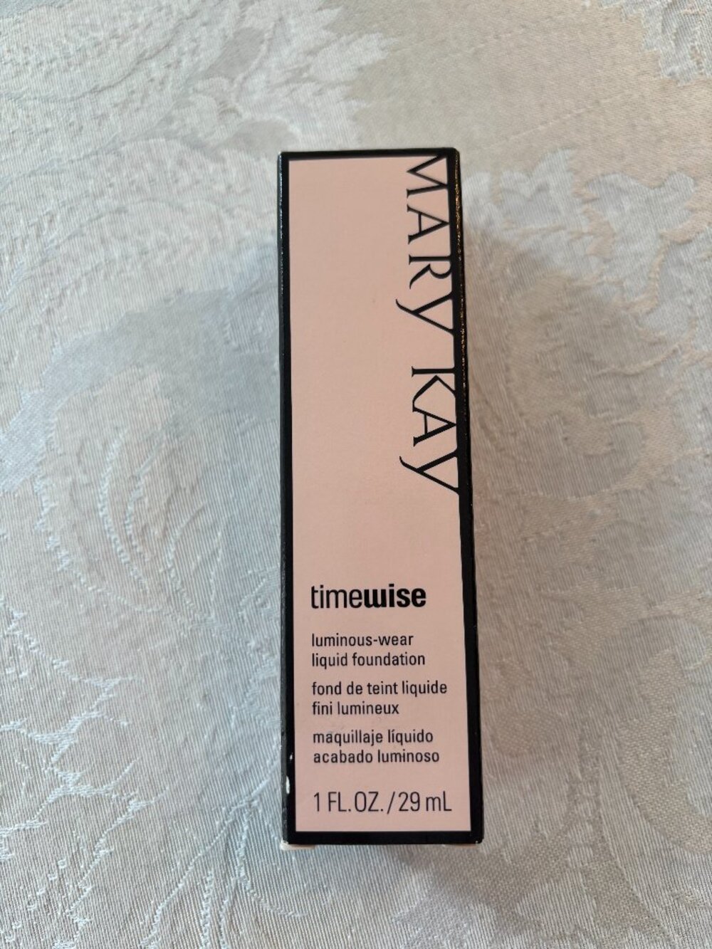 Mary Kay Luminous-wear Liquid Foundation 1 fl oz. Norm/Dry Beige 8 038712